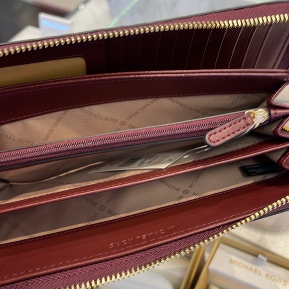 MICHAEL KORS
Leather Continental Wristlet Phone Case Wallet 
Oxblood 
NWT 
M - Picture 9 of 16